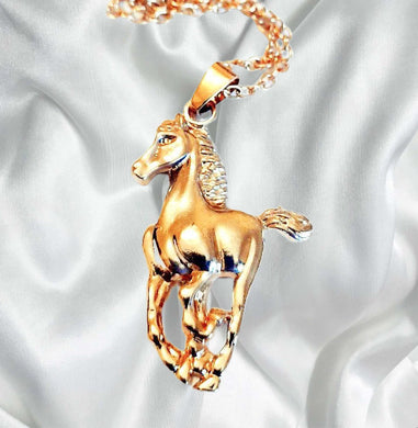 Horse cantering necklace