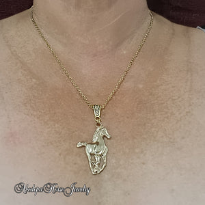 Horse cantering necklace